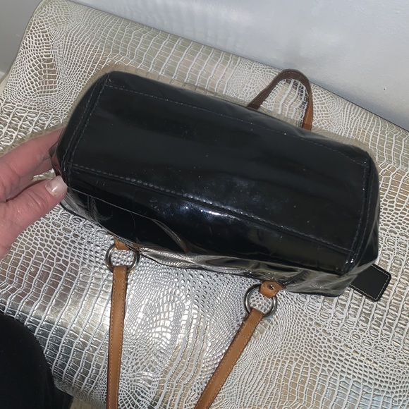 Coach satchel small/med size 2 out pockets, zip closure - Picture 10 of 12